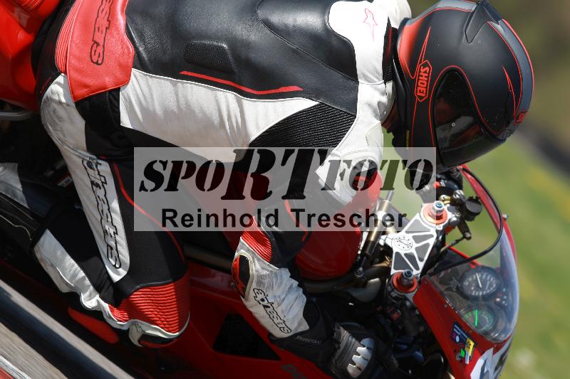 /Archiv-2022/07 16.04.2022 Speer Racing ADR/Gruppe gelb/backside